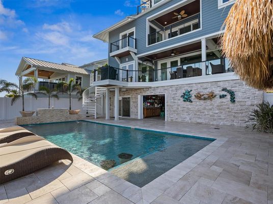 Exterior, Pool