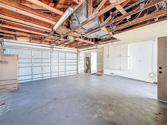 Garage, Interior, Wooden Beams