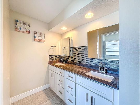 Bathroom, Dual Sink Vanities, Interior, Recessed Lighting