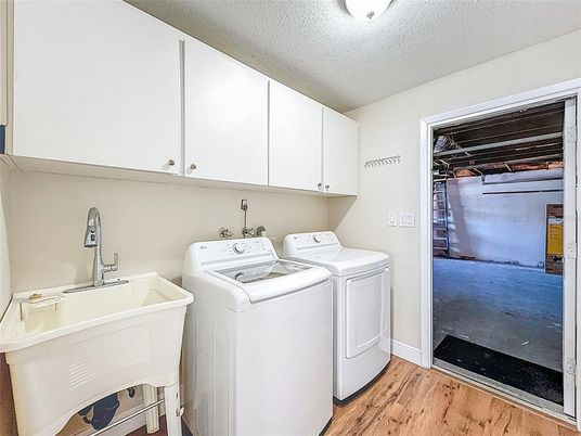 Interior, Washer, Wood Texture Flooring