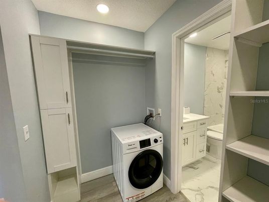 Interior, Marble, Recessed Lighting, Washer