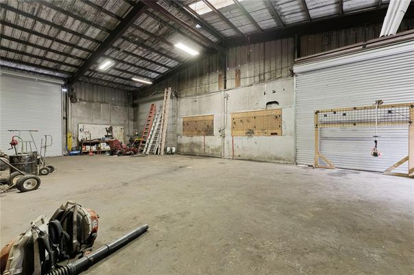 Garage, Interior