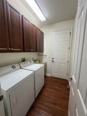 Interior, Washer, Wood Texture Flooring