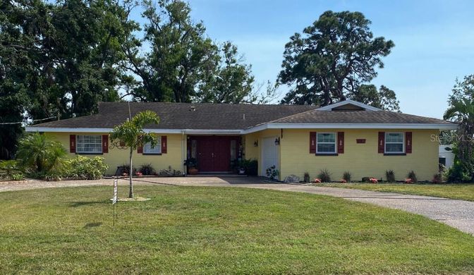 Backyard, Exterior, Facade, Ranch