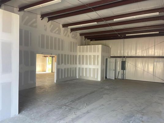 Empty room, Interior, Wooden Beams