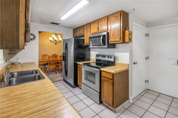 Chandelier, Dining room, Interior, Kitchen