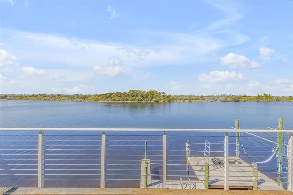 Exterior, Lake