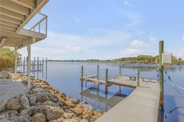 Exterior, Lake