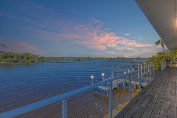 Exterior, Lake