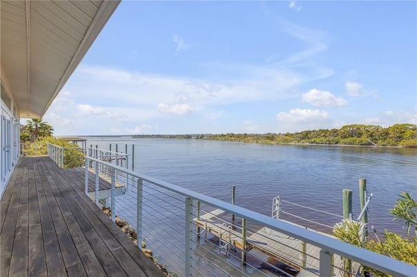 Exterior, Lake