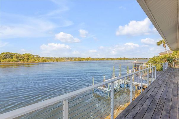 Exterior, Lake