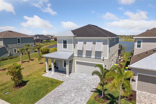 Attached, Exterior, Facade, Water, Modern