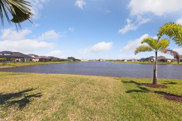 Exterior, Lake