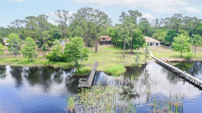Exterior, Lake