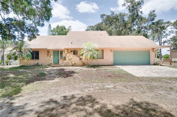 Attached, Exterior, Facade, Ranch