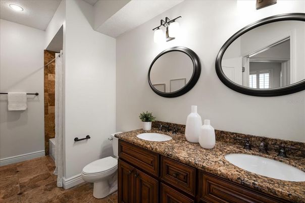 Bathroom, Dual Sink Vanities, Interior, Recessed Lighting