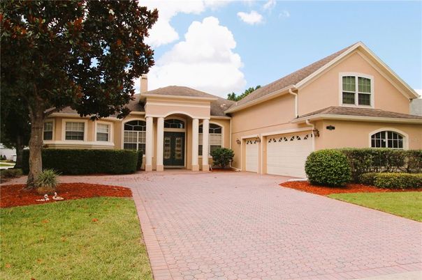 Attached, Exterior, Facade, Mediterranean