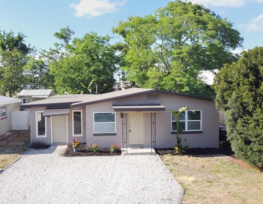 Exterior, Facade, Ranch
