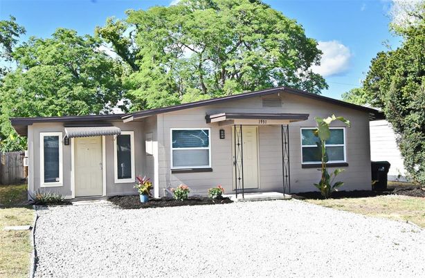 Exterior, Facade, Ranch