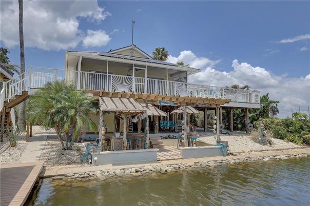 Exterior, Lake