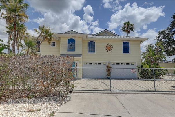 Attached, Exterior, Facade, Raised Ranch