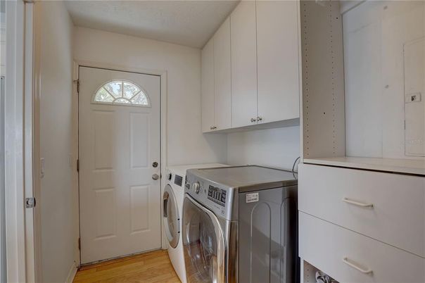Interior, Washer, Wood Texture Flooring