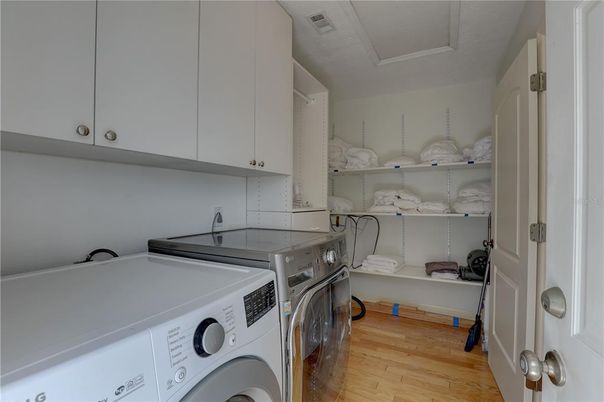 Interior, Utility Closets, Washer, Wood Texture Flooring