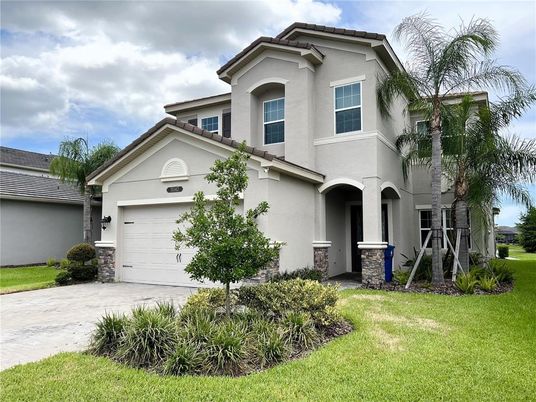 Attached, Exterior, Facade, Mediterranean