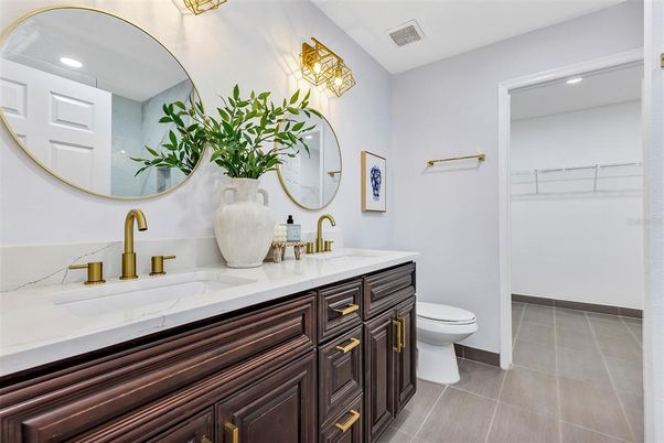 Bathroom, Dual Sink Vanities, Interior, Recessed Lighting