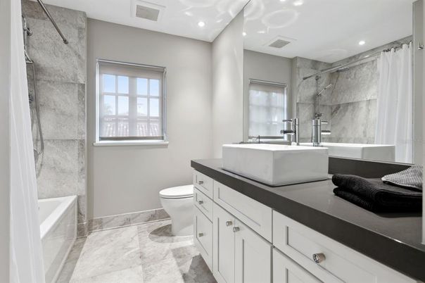 Bathroom, Interior, Recessed Lighting