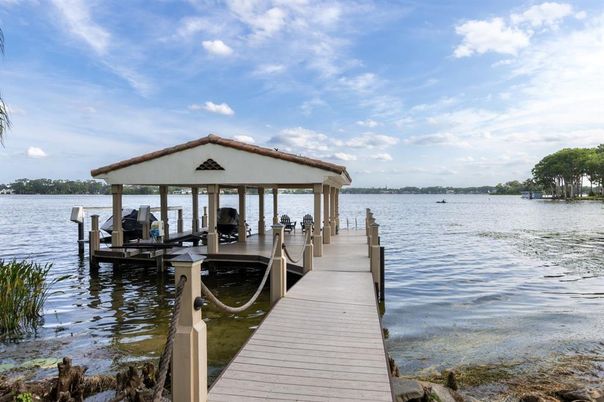 Exterior, Lake