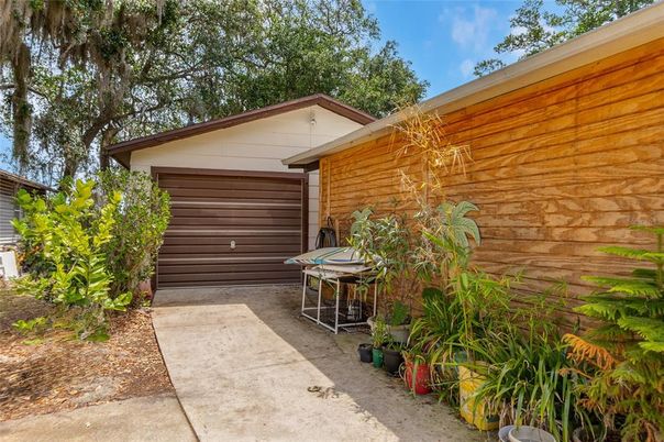 Detached Garage, Exterior