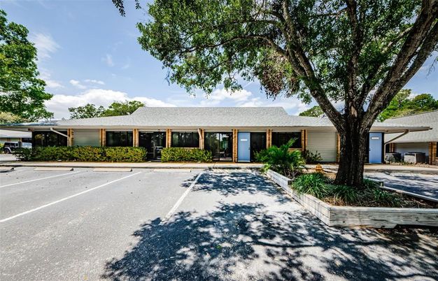 Exterior, Facade, Ranch