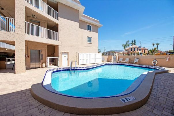 Exterior, Pool