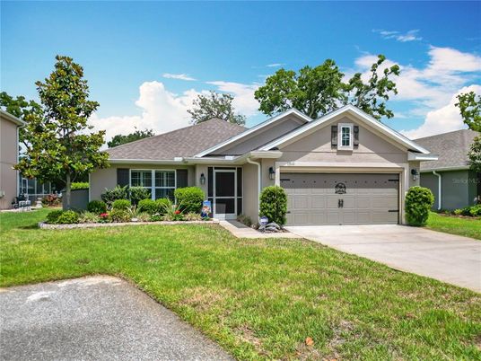 Attached, Exterior, Facade, Ranch