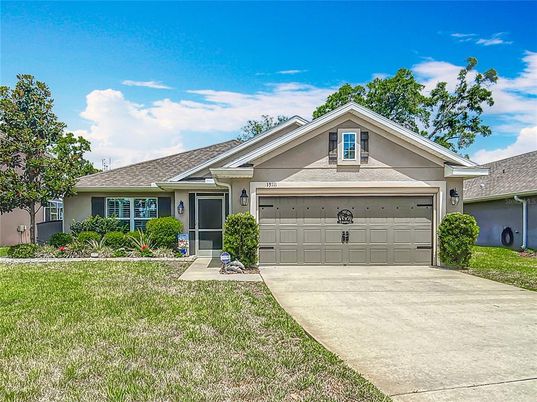 Attached, Exterior, Facade, Ranch