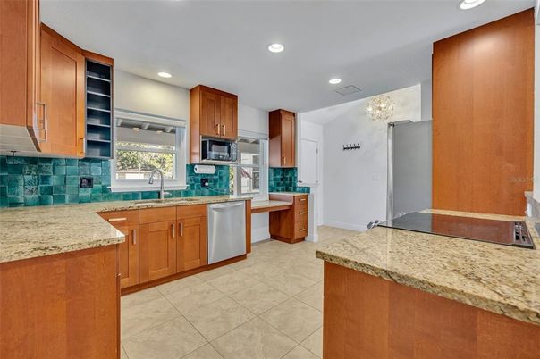 Chandelier, Interior, Kitchen, Recessed Lighting, Stainless Steel Appliances