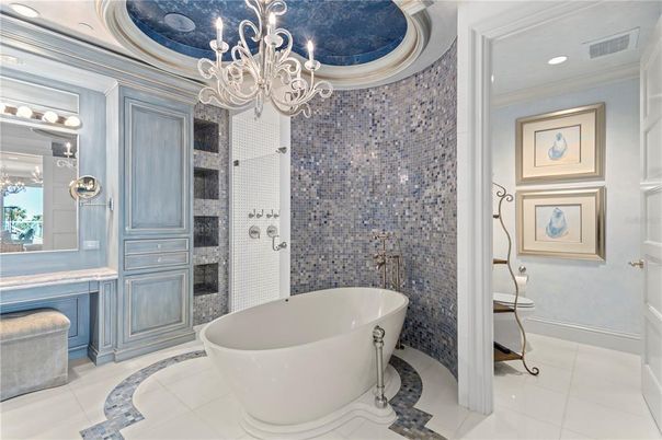 Bathroom, Chandelier, Free Standing Baths, Interior, Recessed Lighting
