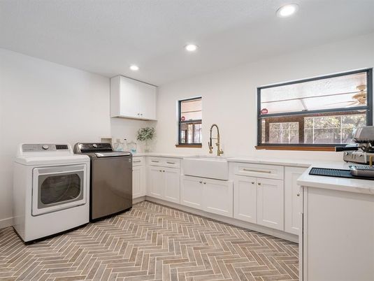 Interior, Kitchen, Recessed Lighting, Washer