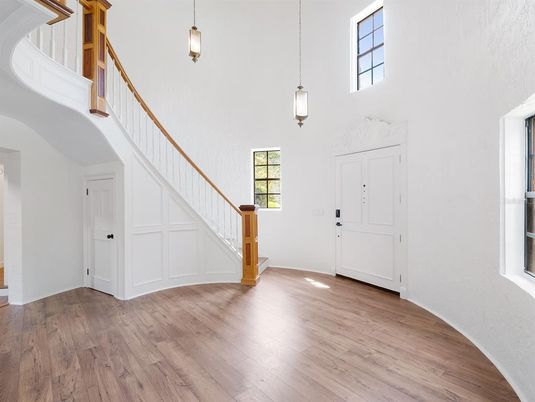 Interior, Pendant Lights, Wood Texture Flooring