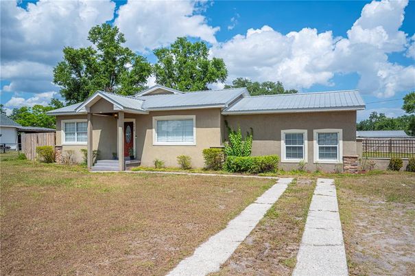 Backyard, Exterior, Facade, Ranch