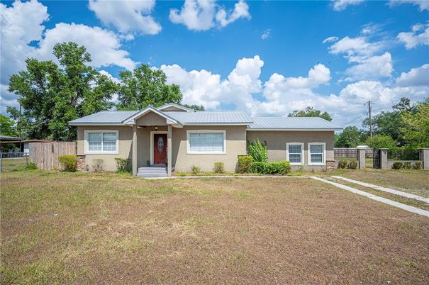 Backyard, Exterior, Facade, Ranch