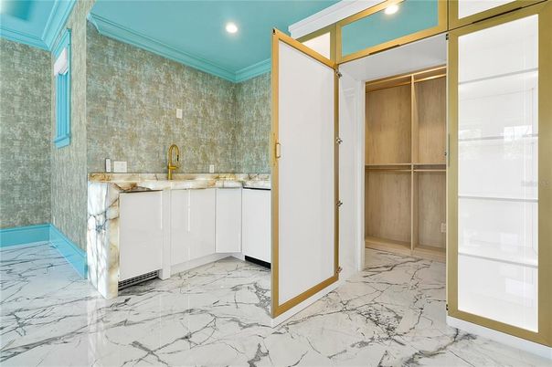 Interior, Walk-in Closets