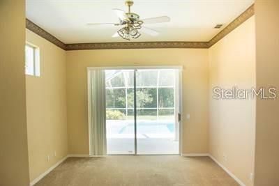 Empty room, Interior