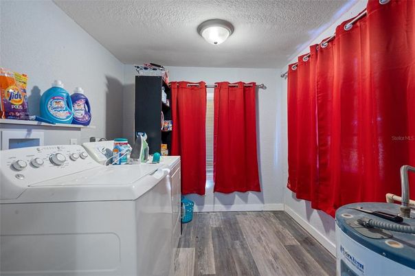 Interior, Washer, Wood Texture Flooring