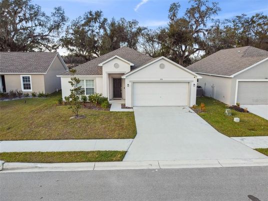 Attached, Exterior, Facade, Ranch