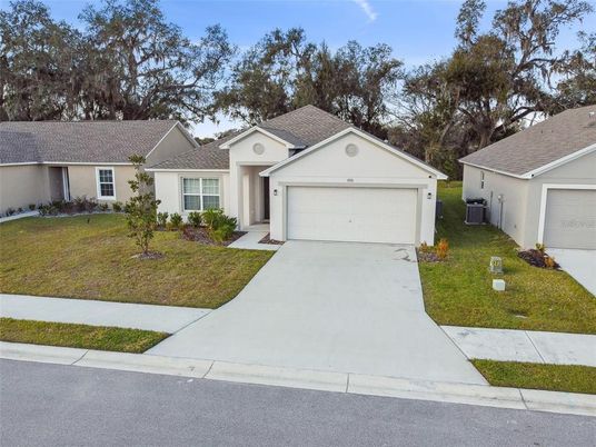 Attached, Exterior, Facade, Ranch
