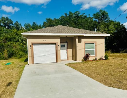 Attached, Exterior, Facade, Ranch
