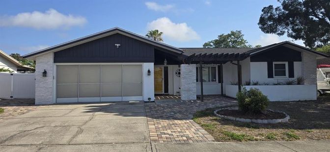 Attached, Exterior, Facade, American Craftsman