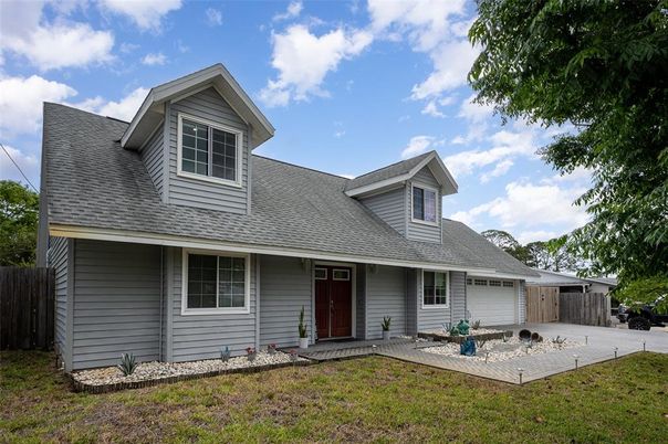 Attached, Exterior, Facade, Cape Cod